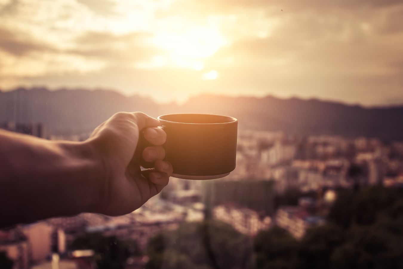"Golden Hour" To Drink Coffee During The Day: Not In The Morning When You Wake Up!