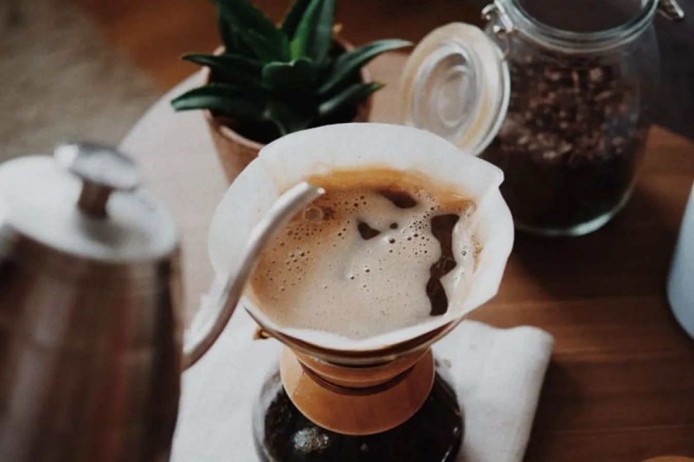 https://www.helenacoffee.vn/wp-content/uploads/2022/06/Why-Should-Coffee-Brewing-Not-Take-100-Degrees-Boiling-Water-2.webp